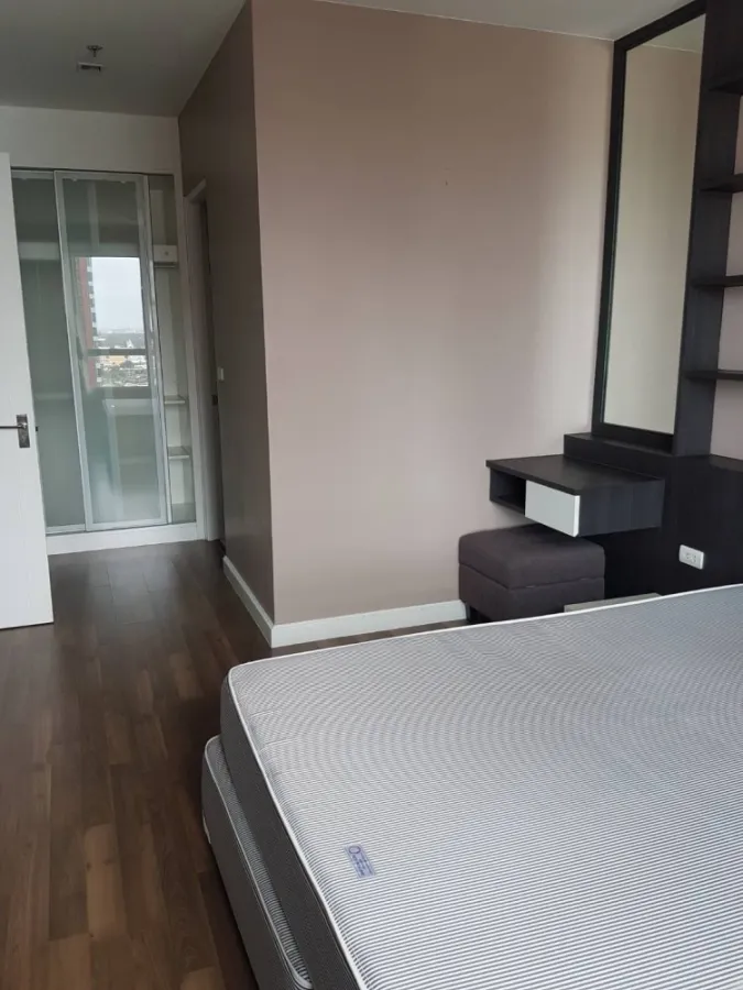 For sale: The Bloom Sukhumvit 71, very spacious room, fully furnished, large built-in bed, don't miss out if you book.