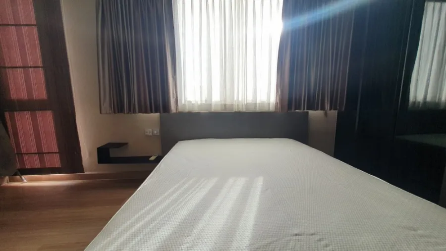 Urgent sale or rent, The L15 condo, corner room, large bedroom window, beautiful view, no building block, good price, must not miss it.