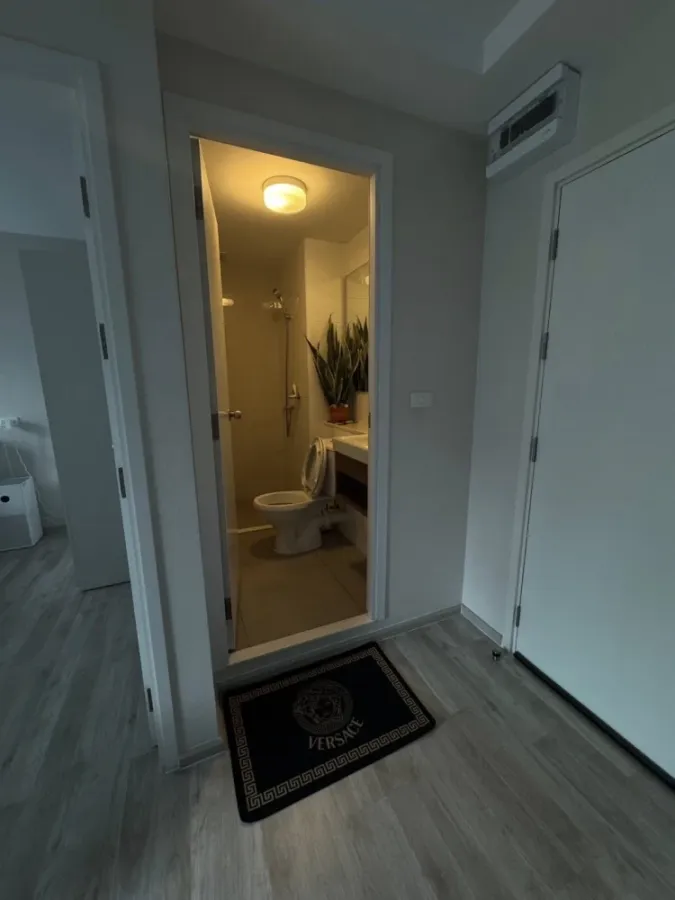 Plum Condo Ram 60 Interchange for rent. Spacious and comfortable unit with efficient use of space. Convenient and complete amenities all in one place.