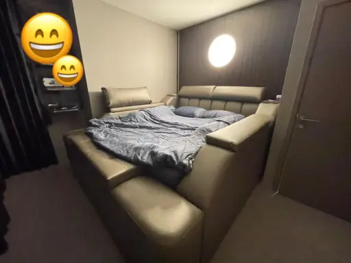 For sale, for rent, Life Asoke Hype, very high floor, decorated with simple, luxurious, expensive built-in furniture, has a large dressing room. If yo