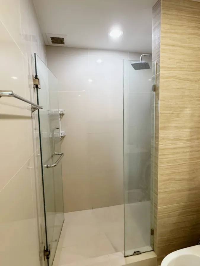 For sale/rent: Niche Mono Sukhumvit-Bearing, 25th floor, city view, good location, fully furnished, reserve now.