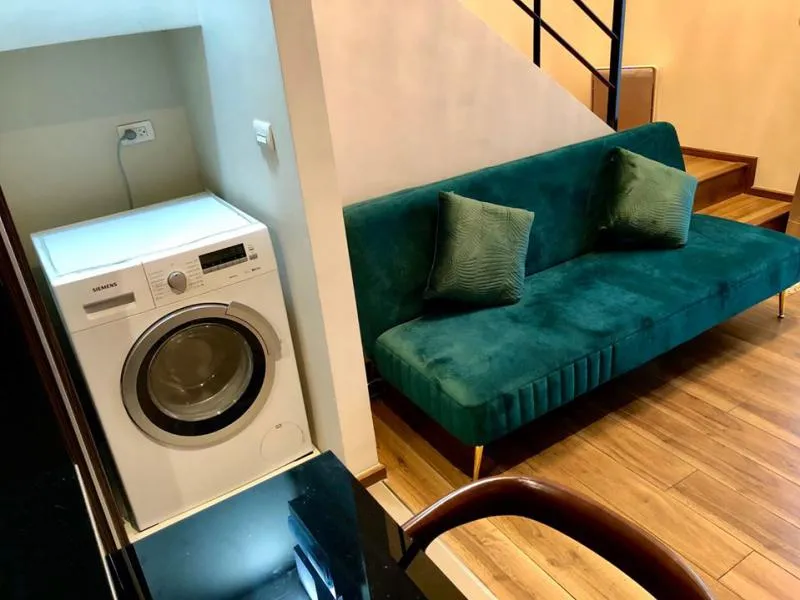 ให้เช่า Onyx พหลโยธิน ห้อง Duplex 2 ชั้น สไตล์ Modern พร้อมChandelier อย่างหรูหรา ในราคาแค่หลักหมื่น