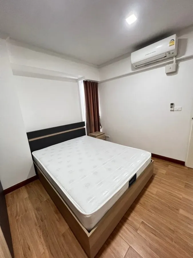 Condo for rent, My Resort Bangkok, built-in TV cabinet. Corner room, very private space, don't miss it.