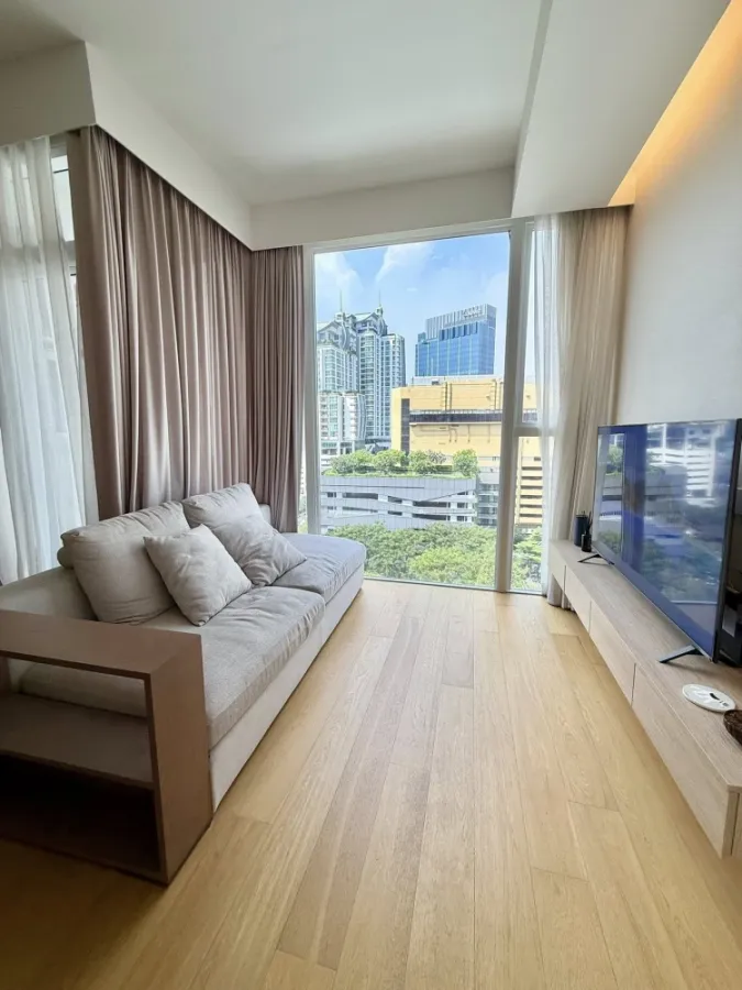 Selling Siamese Exclusive Sukhumvit 42, 52.14 sq.m., corner unit, fully furnished with furniture and appliances. Ready to move in.