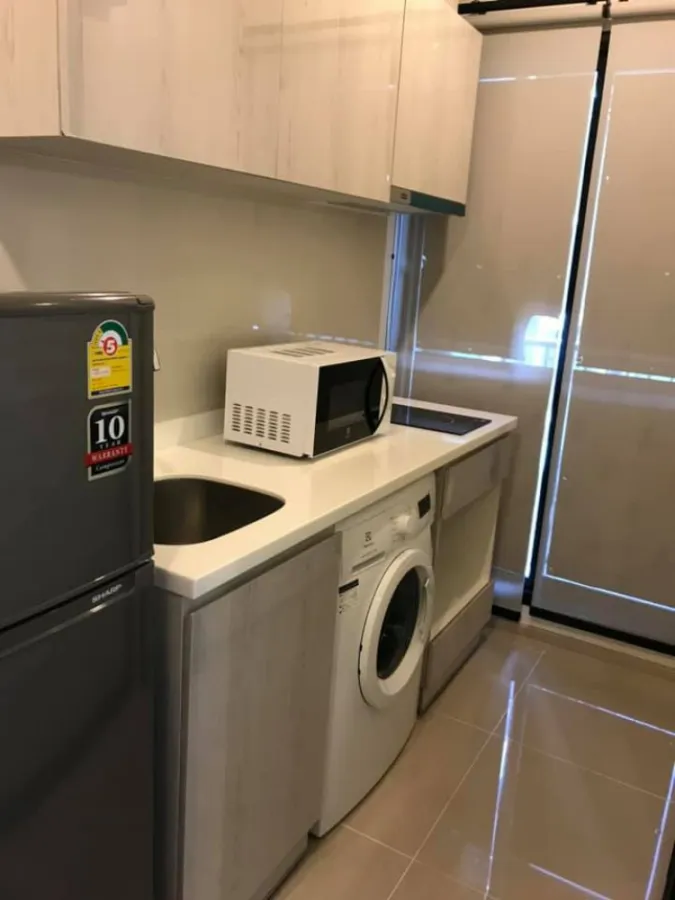 Condo for rent Life Asoke, 27th floor, beautiful room, fully furnished and electrical appliances.