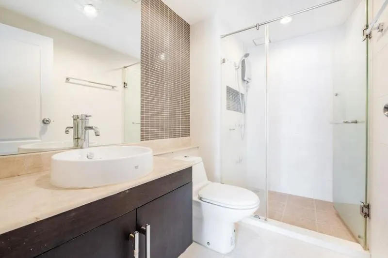 For rent / quick sale, The Niche Sukhumvit 49, beautiful room, fully furnished. Fully furnished, good location, quiet, suitable for relaxing. Hurry and grab it.