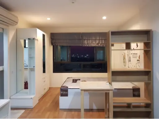 Condo for rent, Lumpini Place Phahon-Saphan Khwai. focus on clean white calls Simple decoration, but very inviting. If interested, hurry up.