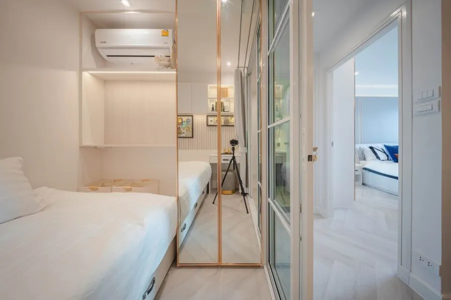 For rent, Supalai Casa Riva Vista 2, large size room, very spacious, very beautifully decorated, lots of built-ins, very worth booking.
