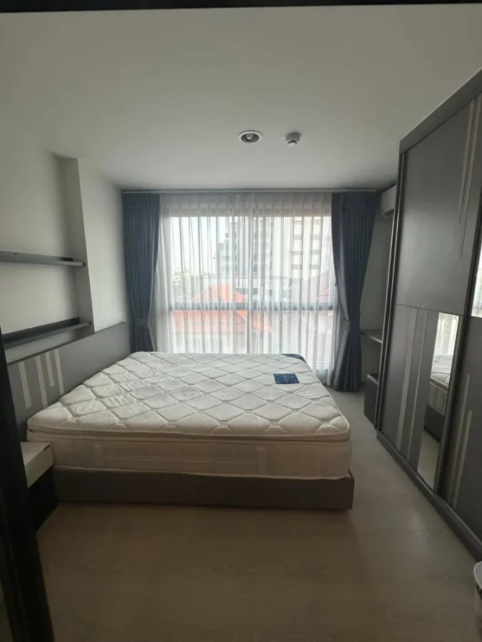 For rent: The Excel Udomsuk, 5th floor, partitioned room, comes with complete furniture and appliances. Reserve now, don't miss out.