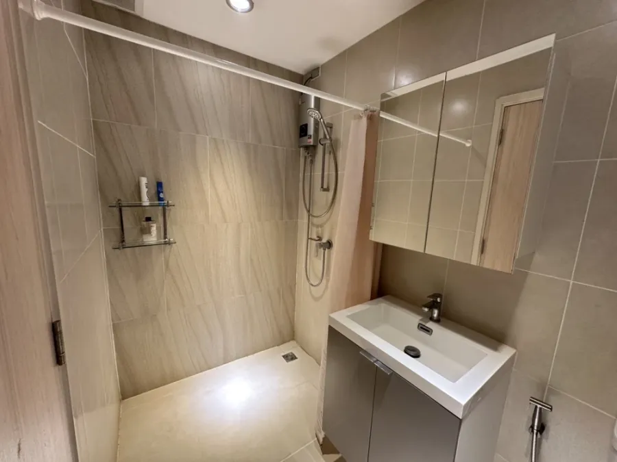 For rent: Grand Condo Wutthakat 53, ready to move in, complete facilities, good price, come and reserve now.