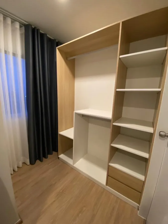 For rent: Senakit BTS Saphan Mai, separate room. Complete amenities, hurry and reserve now.