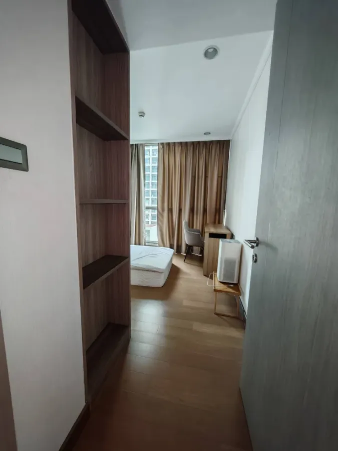 For sale: Supalai Oriental Sukhumvit 39, decorated with built-in furniture as shown in the picture. Good atmosphere, quiet. You'll regret it if you mi