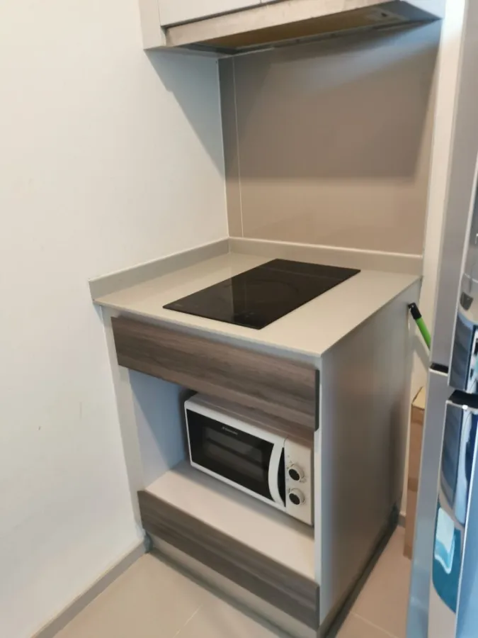 For rent Centric Ratchada-Huay Kwang. The room looks very nice. Get a great view of the city complete electrical appliances Hurry up and move