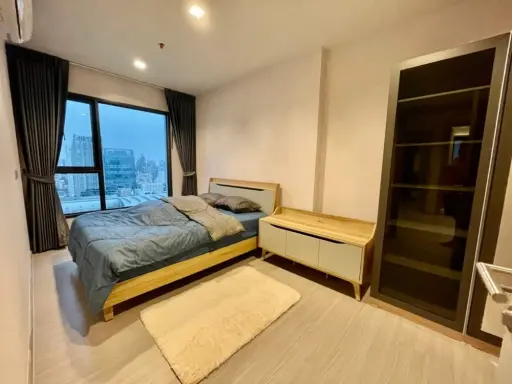 For sale, for rent!! Condo Life Asoke-Rama 9, 30th floor, Makkasan Park view. The room is ready to move in immediately. Hurry and reserve now!!