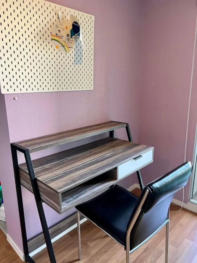For rent, Lumpini Park Rama 9-Ratchada, 1 bedroom, with colorful wallpaper, very inviting, hurry to book before you miss it.