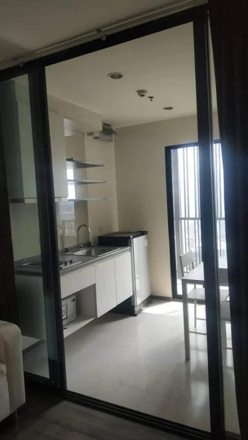 Condo for sale, rent, The Base Park West, high floor, good view, furniture and complete electrical appliances.