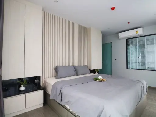 For rent Rhythm Ekkamai, corner room, electrical appliances are ready, don't wait.
