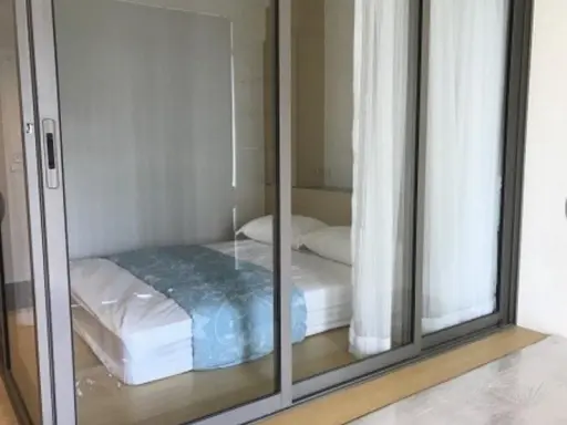 Condo for rent, Siamese Surawong, beautiful room, fully furnished There is a washing machine. Easy to travel near BTS. Book now.