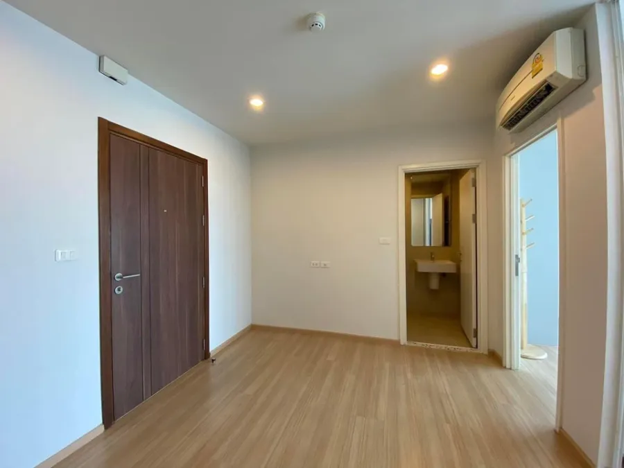 Condo for sale, The Base Chaengwattana, built-in kitchen in minimalist style Comes with a lot of extras. Hurry up to reserve.