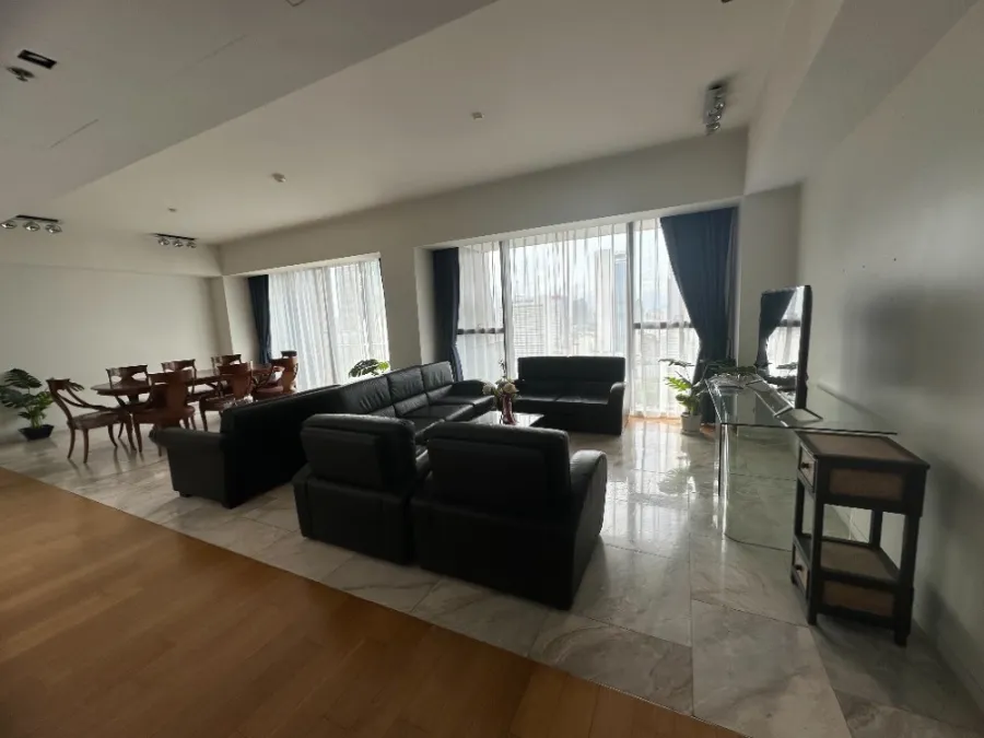 Condo for sale, rent, The Met, very large room, separated into sections, beautifully decorated, ready for you to move in. Hurry and reserve before it