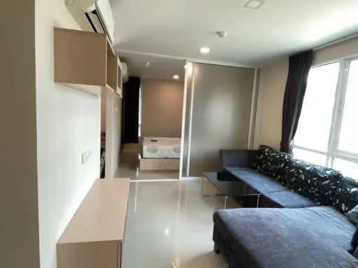 For rent: JW Condo @ Donmuang, corner room, not crowded, comes with a large sofa, comfortable to sit on, reserve now!