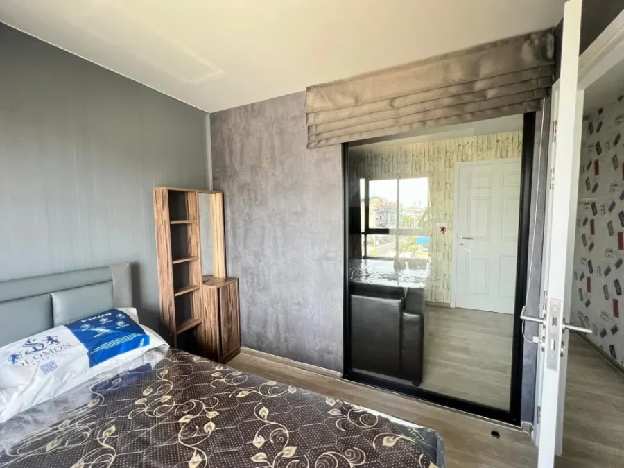 ขาย Larissa Condo Praksa 5 ห้องน่าอยู่ ชั้น 4 ติดวอลเปเปอร์อย่างดี เดินทางสะดวก จองเลยตอนนี้
