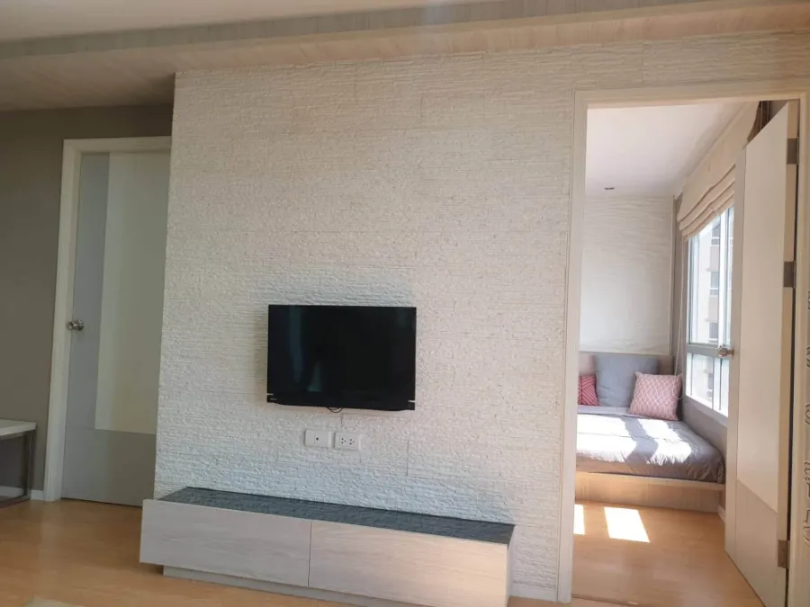 For rent: Lumpini Place Srinakarin-Huamak Station. A comfortable and fully furnished apartment.