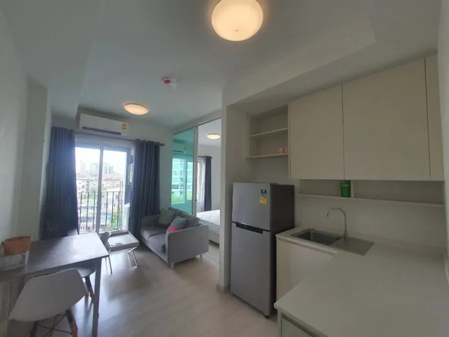 For rent, Chapter One Eco Radchada-HuaiKwang, 1 bed, 1 bath, complete electrical appliances, the room goes very quickly, hurry up and book now.