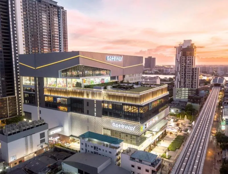 คอนโด เดอะ ทรี อินเตอร์เชนจ์ Tower A ห้องตกแต่งภายในพร้อมเฟอร์นิเจอร์และเครื่องใช้ไฟฟ้า พร้อมอยู่