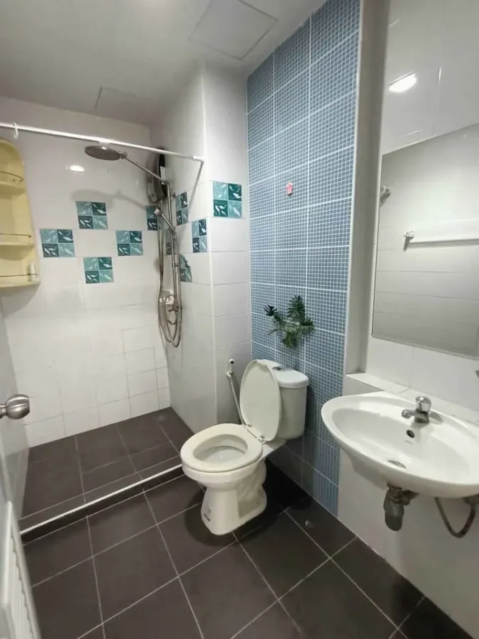 For rent: The Kith Lumlukka Klong 2. Nice unit, low floor, easy access. Book now! This price is hard to find!!!