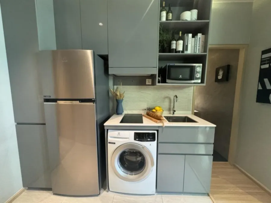 Condo down payment for sale, Skyrise Sukhumvit 64, corner room, Building D, spacious usable area. Hurry and reserve before you miss out.