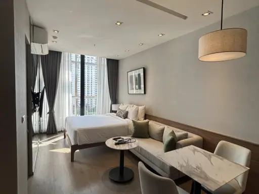 For rent: Park 24 Origin Phrom Phong, 20th floor, very high floor, simply decorated, ready to move in!
