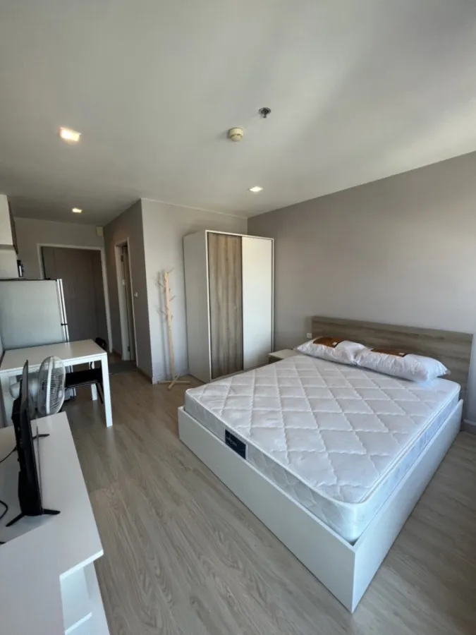For sale: Casa Condo Bang Yai, 33rd floor, comes with furniture. Complete with electrical appliances. Book now, don't miss out.