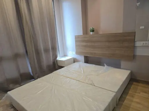 For rent, Casa Condo Asoke-Din Daeng, spacious room, lots of space, being alone as a couple or family is comfortable. Urgent!