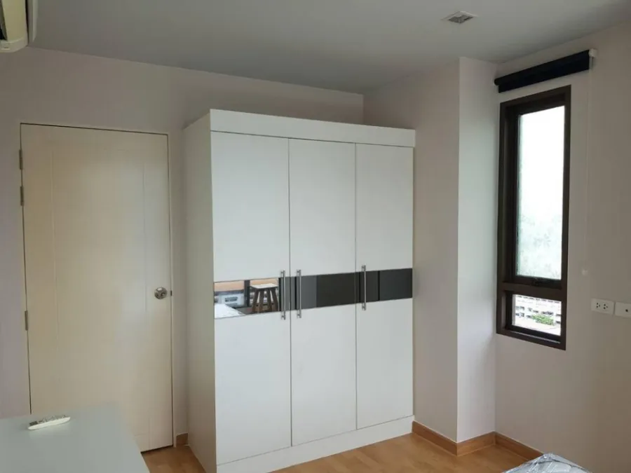 Condo for rent: Casa Condo-Asoke Dindaeng, spacious room, fully furnished, beautiful decoration, very good view. If interested, hurry before you miss it.