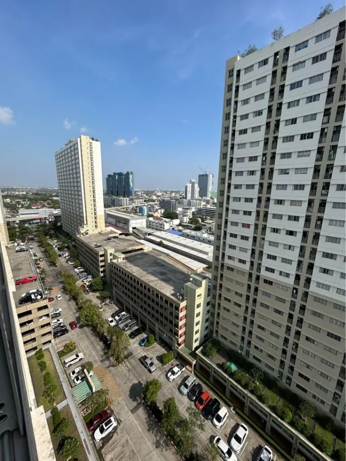 For rent: Lumpini Condo Town Ramindra-Nawamin. The room is ready to move in. All amenities are complete. Must hurry and reserve.