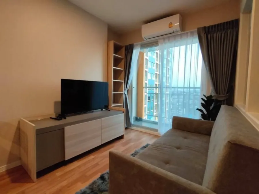 Condo for rent Lumpini Ville Phatthanakan-Srinakarin. Swimming pool view Fully furnished, ready to move in