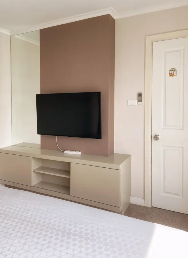 For sale or rent: Lumpini Park Riverside - Rama 3, a riverside condo on the Chao Phraya River. City views and a swimming pool provide a cool breeze al