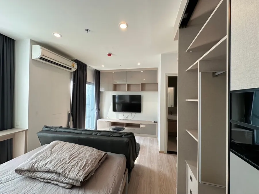 Room for rent, 2 Bedroom, Noble Revolve Ratchada Condo, corner room, private, fully furnished, ready to move in.
