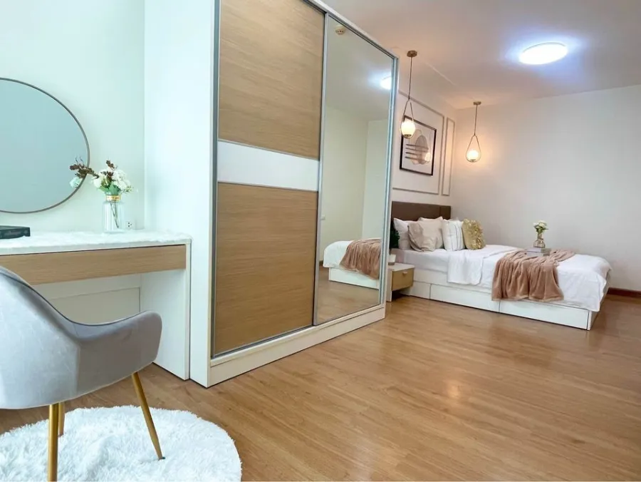 Supalai Park for sale, Tiwanon Intersection, 9th floor, very spacious room, beautifully decorated, livable, very stylish. If you miss it, you will reg