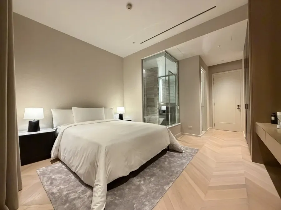 ให้เช่า Four Seasons Private Residences ที่พักแห่งนี้มอบความสง่างาม ความเป็นส่วนตัว และวิวแม่น้ำอันงดงามอย่างหาที่เปรียบไม่ได้ รีบจองเลย