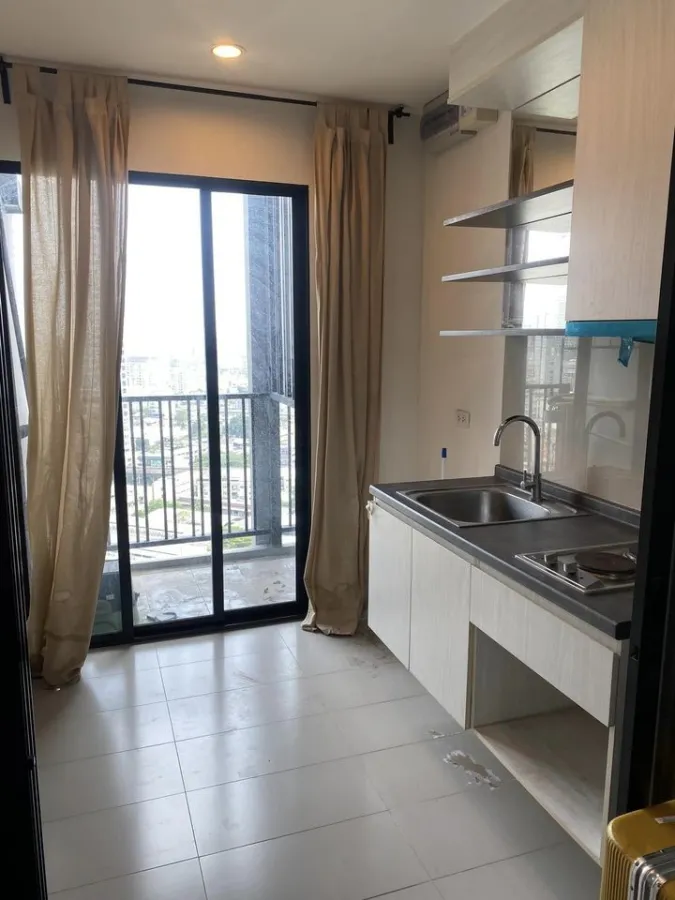 Condo for sale, The Base Park West, 26th floor, empty room, separated into sections, best location, hurry to book now.