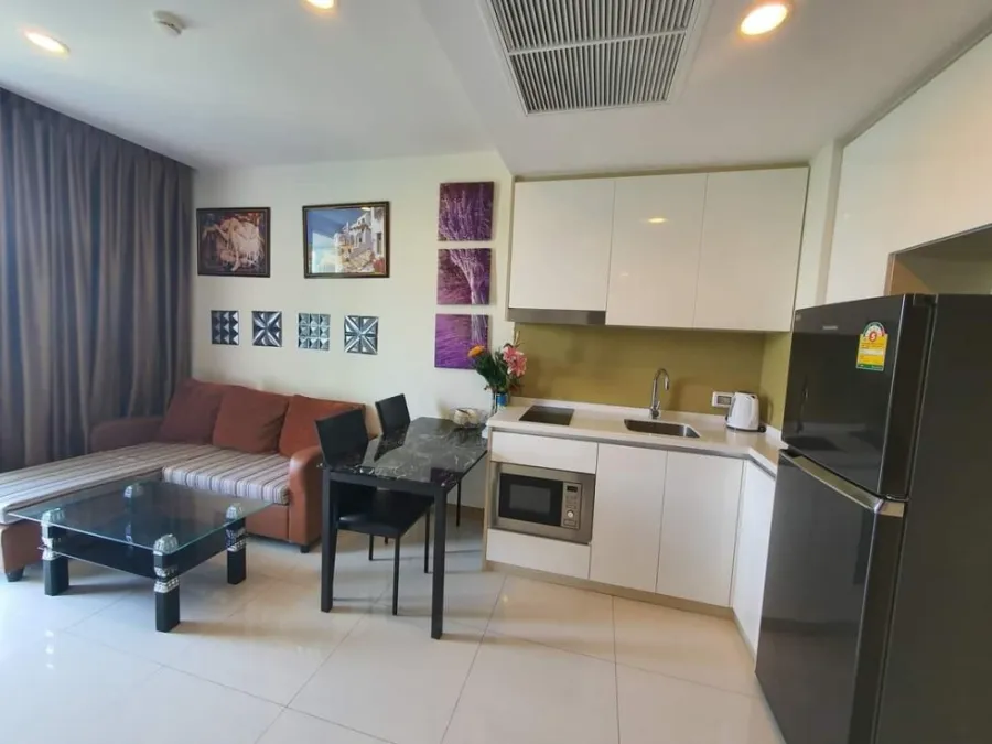 Condo for rent, The Riviera Wongamat Beach (North Pattaya), pool view, beautiful room, ready to move in.