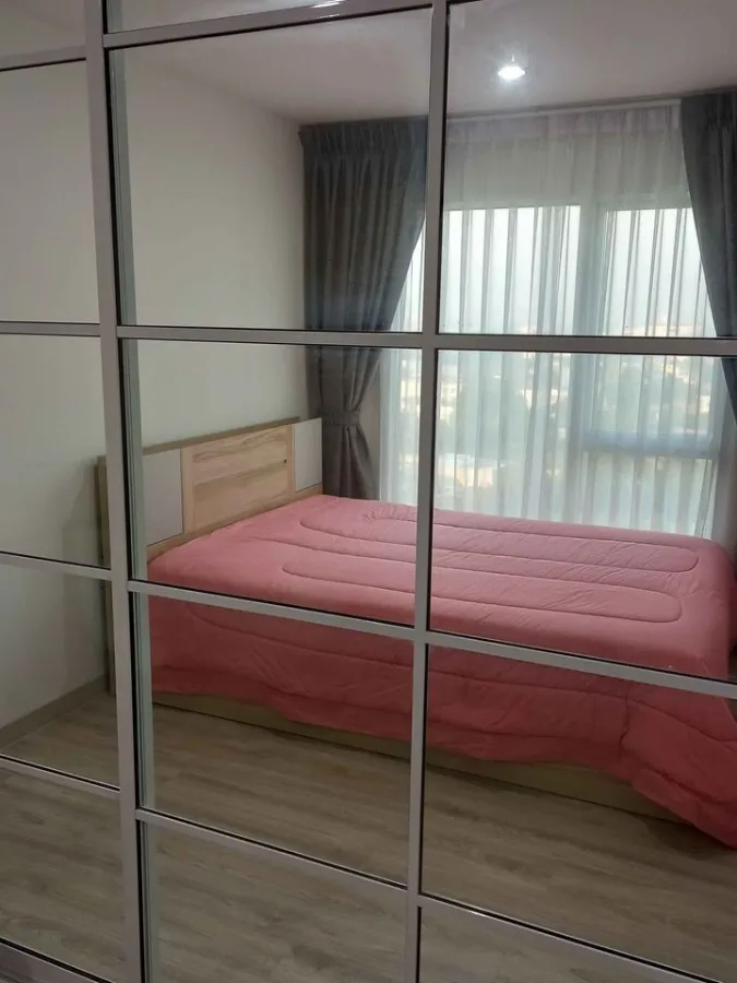 Sell The Crystal Bliss Rattanathibet, corner room, Chao Phraya River view, spacious room, nice, fully furnished, book now, hurry up.