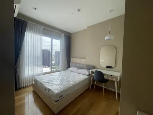 For rent: The Saint Residences, 30th floor, separated room. Install wallpaper throughout the room. Very livable. Reserve quickly.