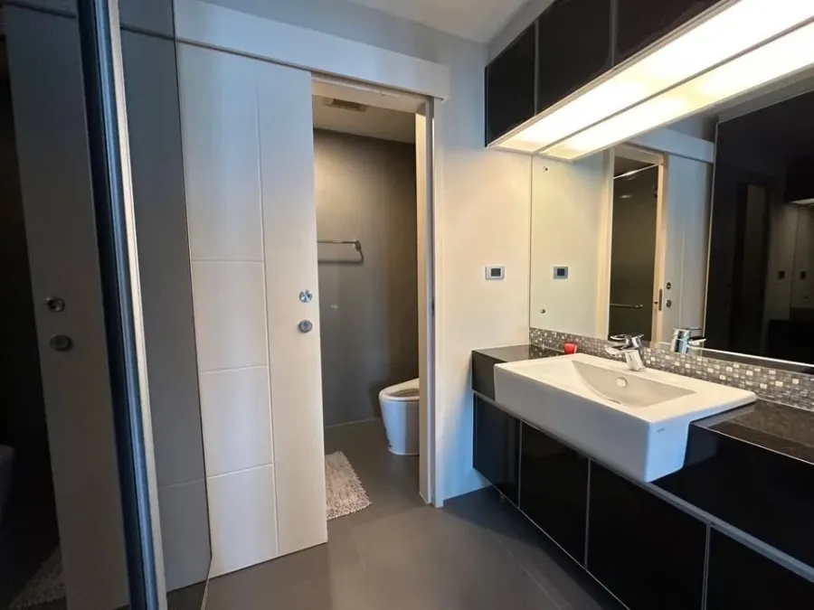 For rent: The Crest Sukhumvit 34, 10th floor, beautiful room with full furniture, quality neighbors, hurry up and grab it!