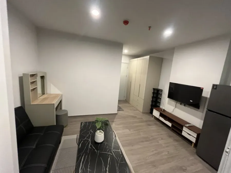 For rent: Regent home Bangna, well-separated room, Building D, high floor, outside view, ready to move in, book now, don't miss out.