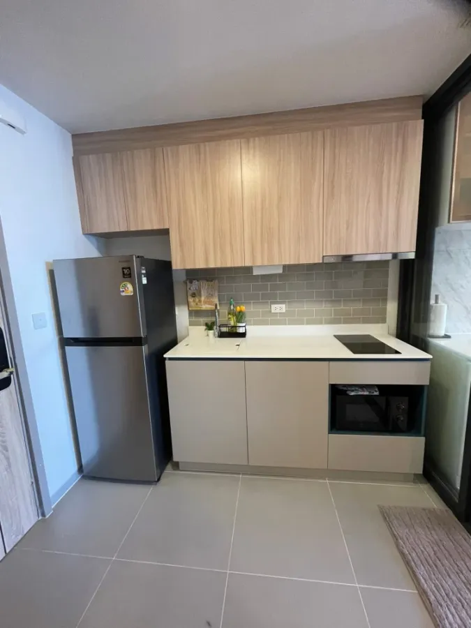 For sale or rent: XT Phayathai. Beautifully decorated with complete furniture. Premium floor with two gardens in front of the unit. Book now!