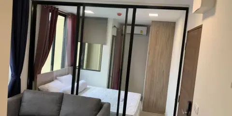 For rent Plum Comdo Saphanmai Station ติดวอลเปเปอร์ทั้งห้อง ตู้เสื้อผ้าบิวท์อิน สนใจรีบด่วนๆเลยน้า