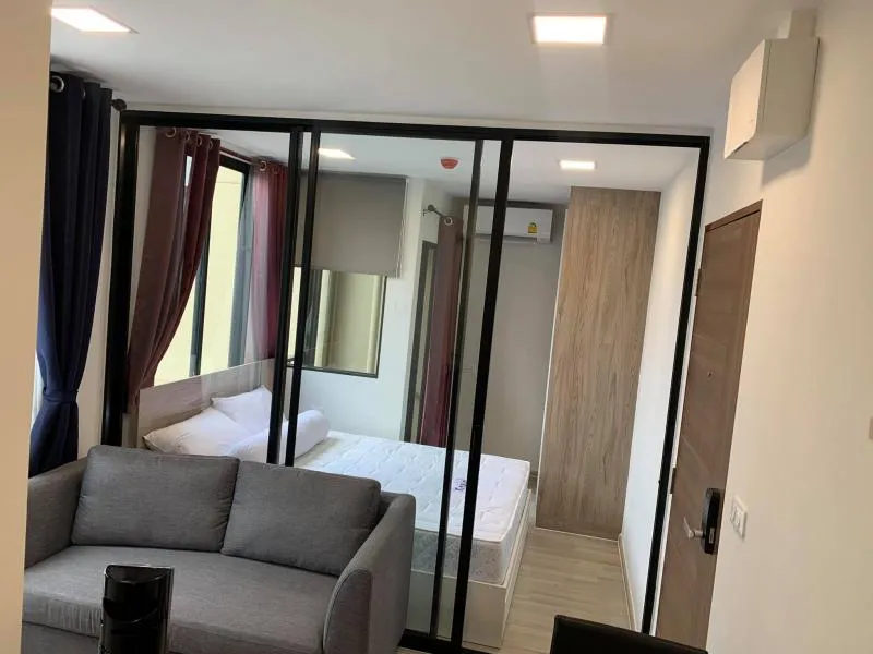 For rent Plum Comdo Saphanmai Station ติดวอลเปเปอร์ทั้งห้อง ตู้เสื้อผ้าบิวท์อิน สนใจรีบด่วนๆเลยน้า